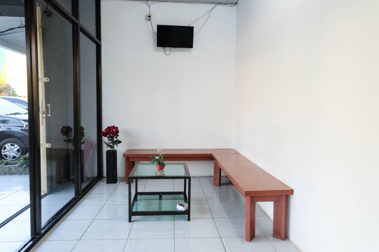Reddoorz Near Ahmad Yani Airport 3 Hotel Semarang Exterior photo