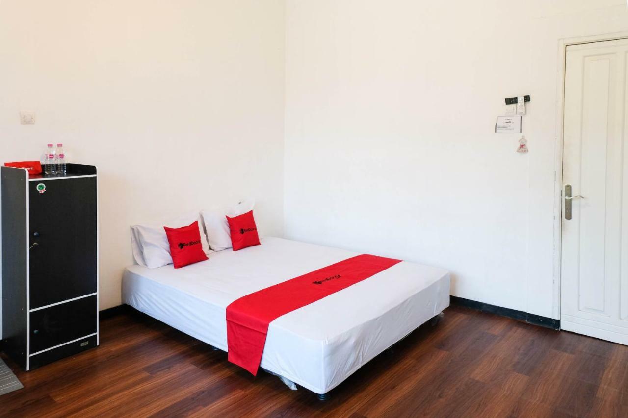 Reddoorz Near Ahmad Yani Airport 3 Hotel Semarang Exterior photo