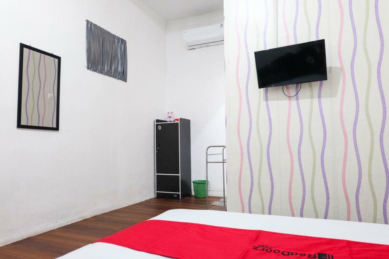 Reddoorz Near Ahmad Yani Airport 3 Hotel Semarang Exterior photo