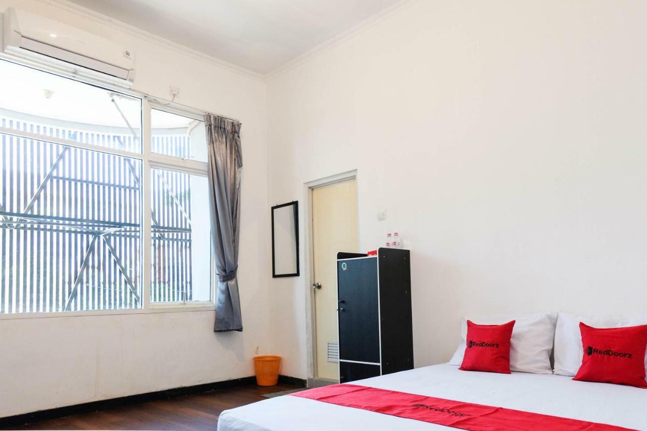 Reddoorz Near Ahmad Yani Airport 3 Hotel Semarang Exterior photo