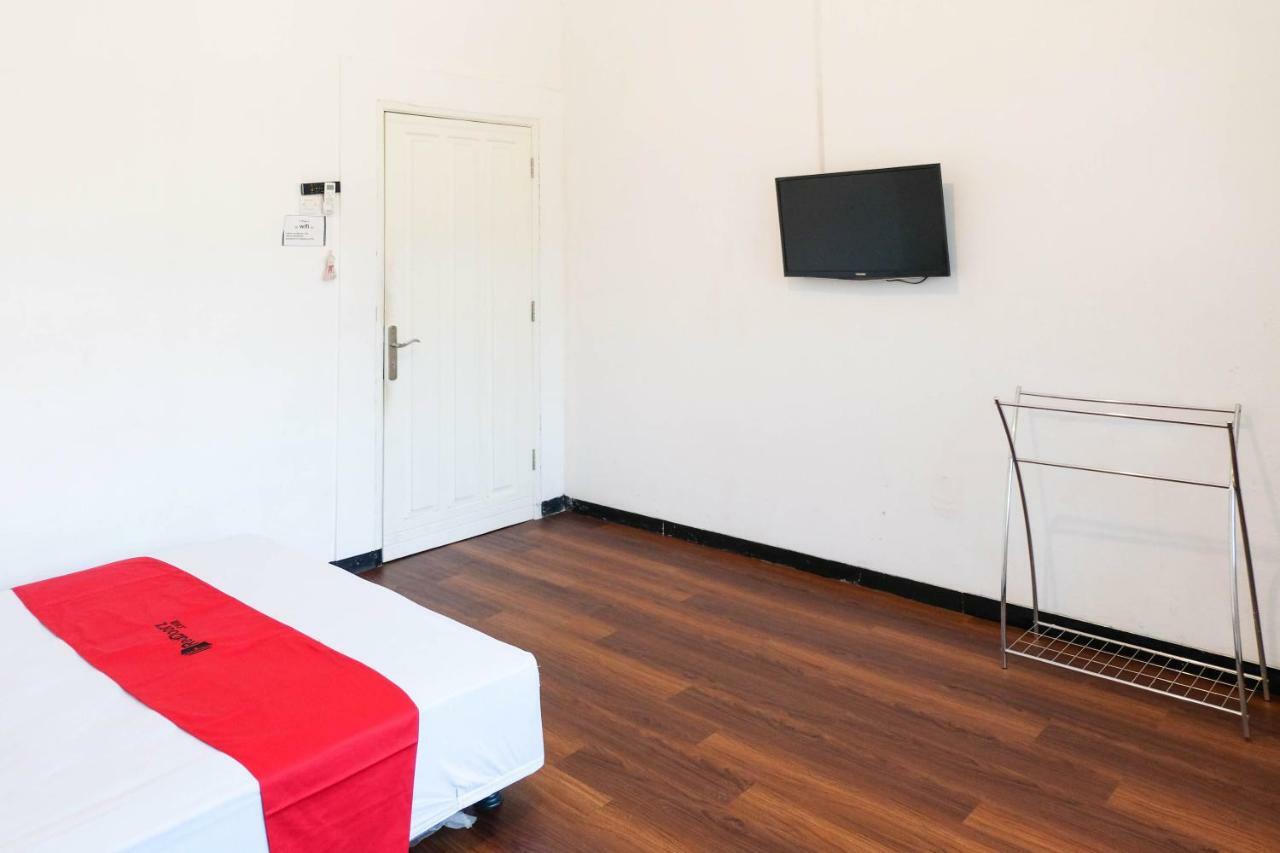 Reddoorz Near Ahmad Yani Airport 3 Hotel Semarang Exterior photo