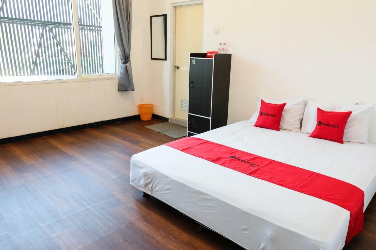Reddoorz Near Ahmad Yani Airport 3 Hotel Semarang Exterior photo