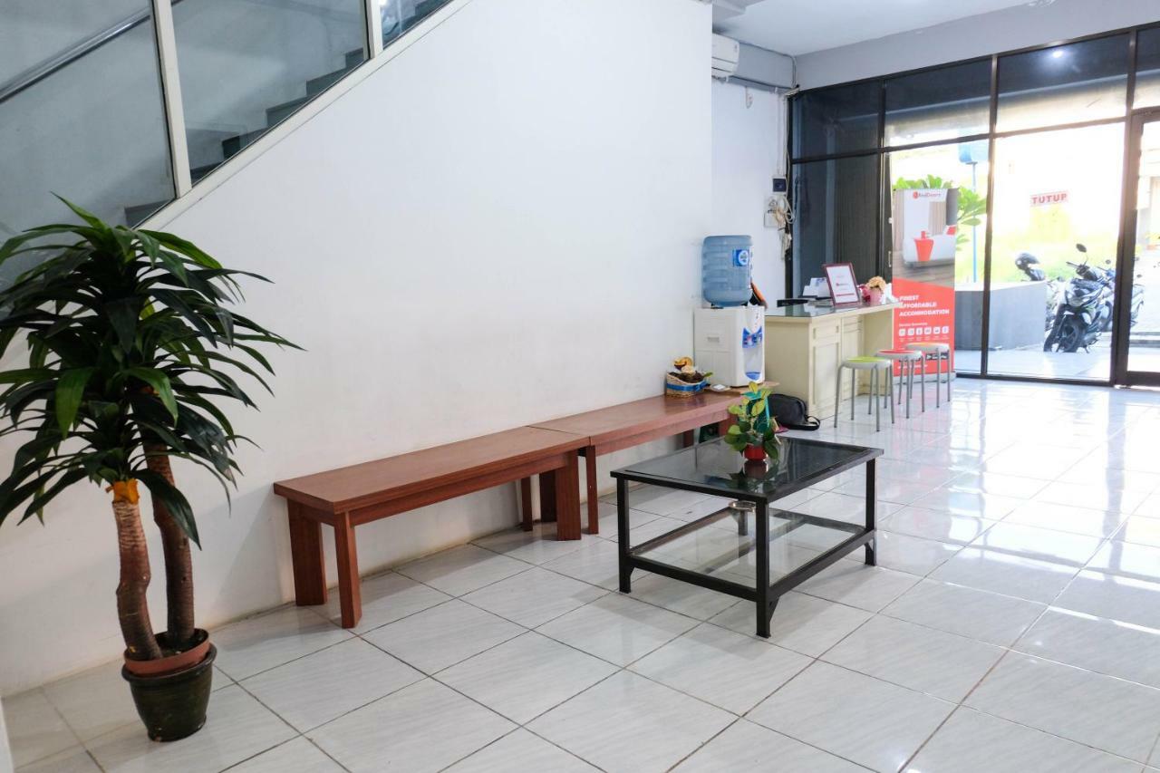 Reddoorz Near Ahmad Yani Airport 3 Hotel Semarang Exterior photo