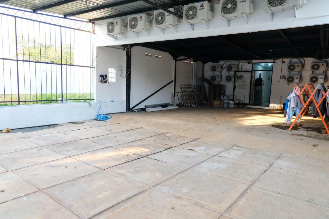 Reddoorz Near Ahmad Yani Airport 3 Hotel Semarang Exterior photo