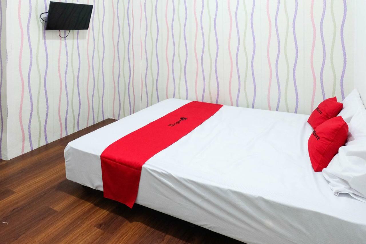 Reddoorz Near Ahmad Yani Airport 3 Hotel Semarang Exterior photo