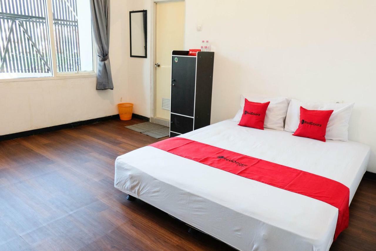 Reddoorz Near Ahmad Yani Airport 3 Hotel Semarang Exterior photo