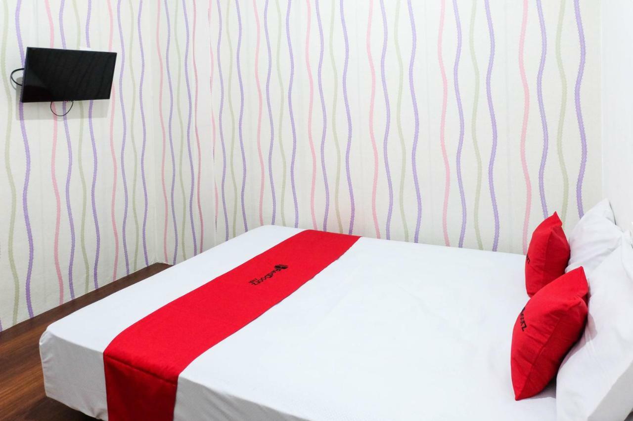 Reddoorz Near Ahmad Yani Airport 3 Hotel Semarang Exterior photo