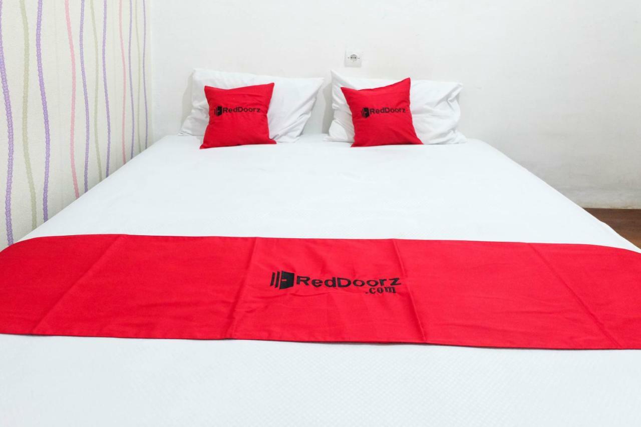 Reddoorz Near Ahmad Yani Airport 3 Hotel Semarang Exterior photo