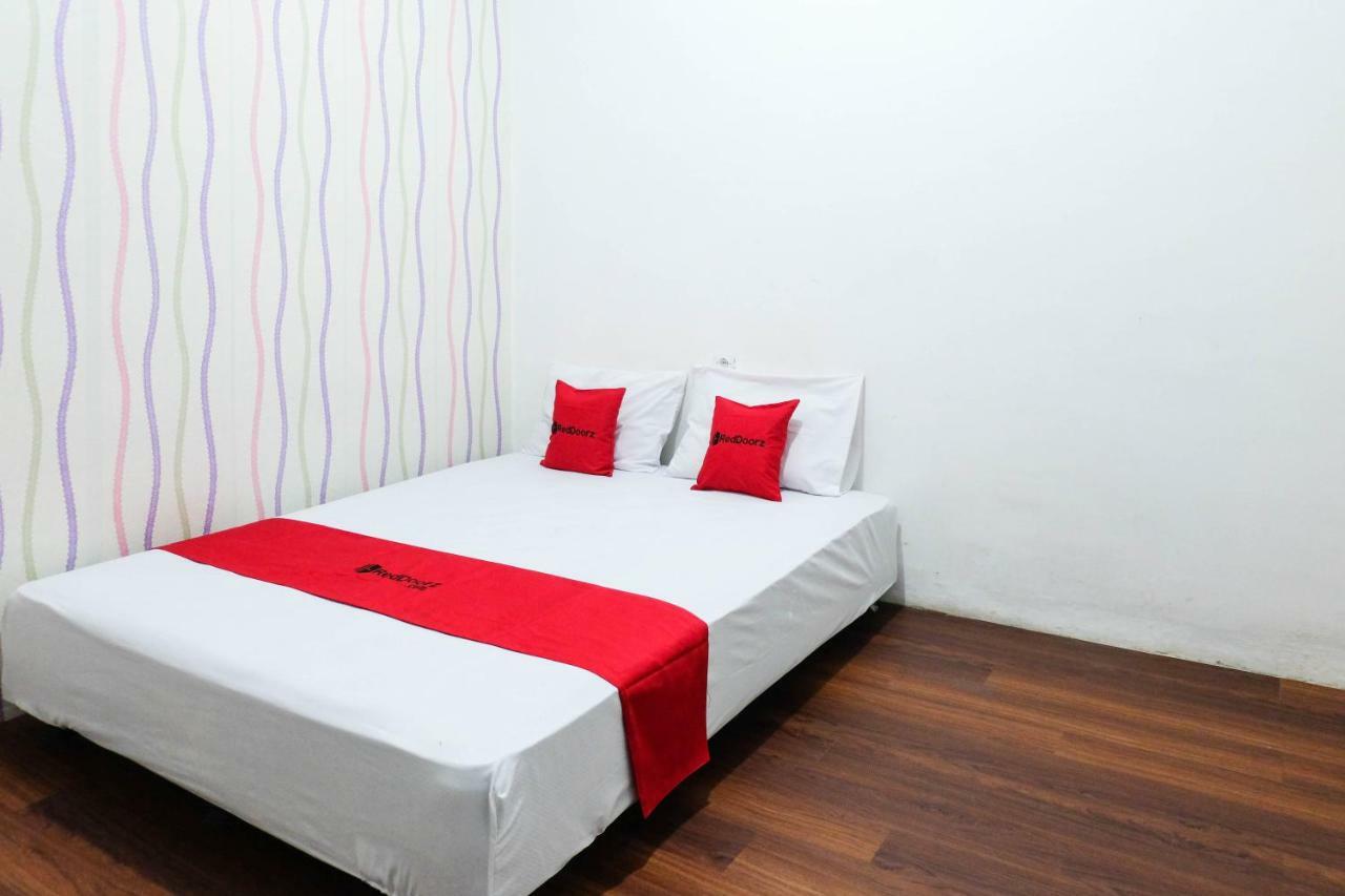 Reddoorz Near Ahmad Yani Airport 3 Hotel Semarang Exterior photo